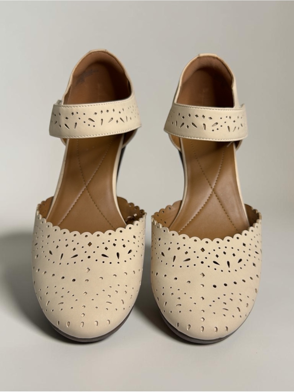 Easy Spirit Cream Slingback Heels with Brown Block Heel - Picture 2 of 5